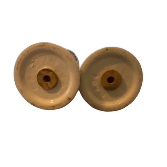 Vintage Mr. & Mrs. John F. Kennedy Salt & Pepper Shakers - Picture 4 of 5